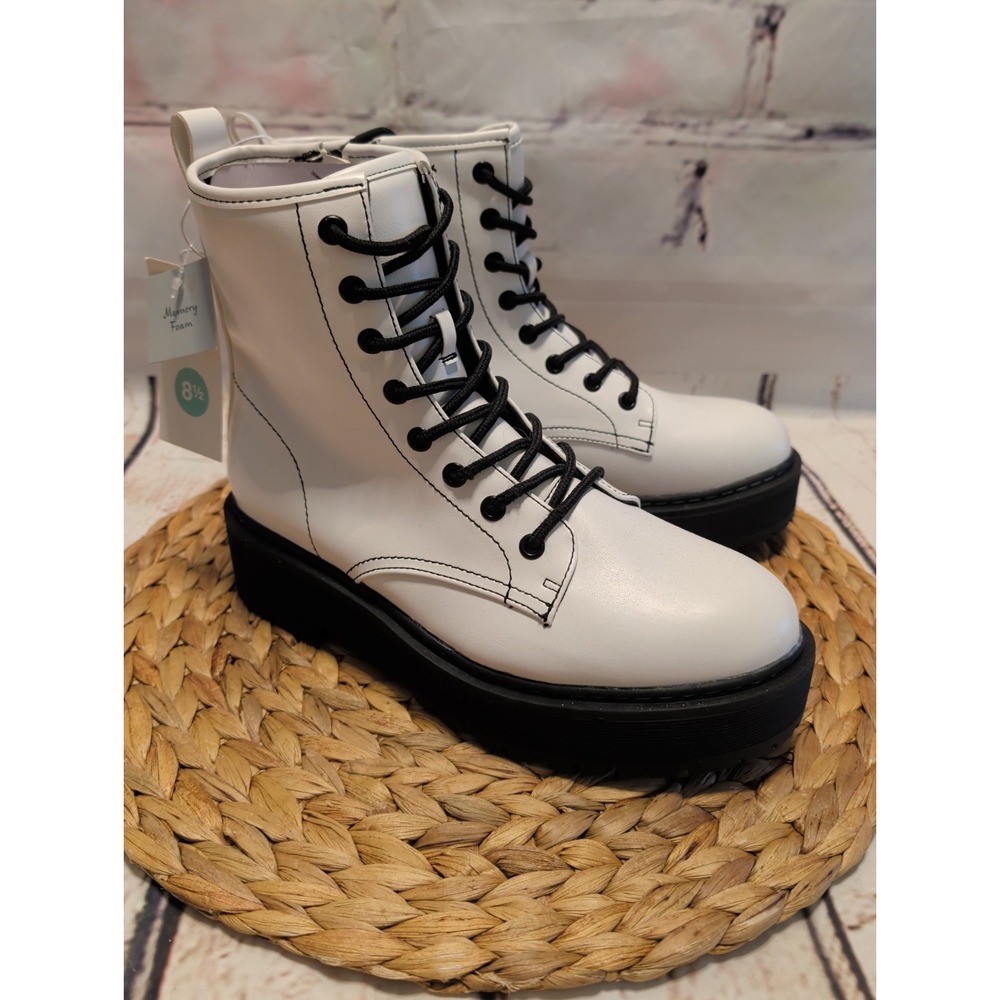 A NEW DAY Erin White Memory‎ Foam  Platform Combat Boots Size 8.5  Zipper Sides